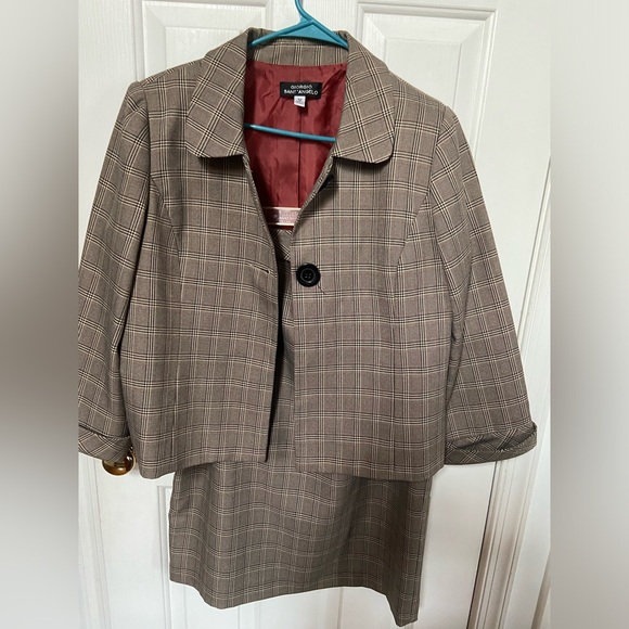 Giorgio Sant’ Angelo Skirt Suit. Size 12. 3/4 length sleeve. Attached belt - Picture 1 of 6